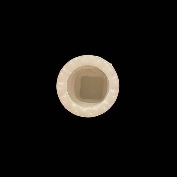 Vintage Milk Glass Eiffel Tower Bud Vase 9” x 3” MINT condition - Picture 3 of 4